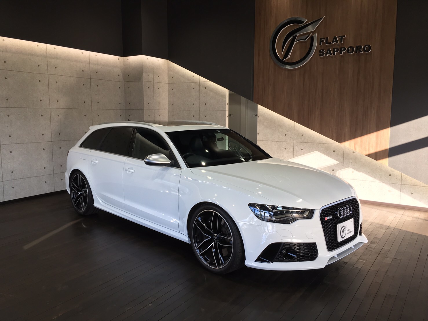 入荷情報 Audi Rs6アバント Flat Sapporo 北海道札幌市の輸入車とカーラッピングの専門店